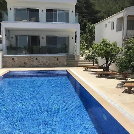 Villa Sleeps 8 Air Con Wifi