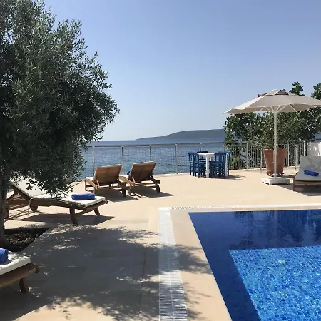 Sleeps 8 Air Con Wifi Villa *