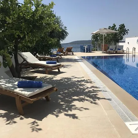 Sleeps 8 Air Con Wifi