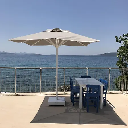 Sleeps 8 Air Con Wifi Villa *