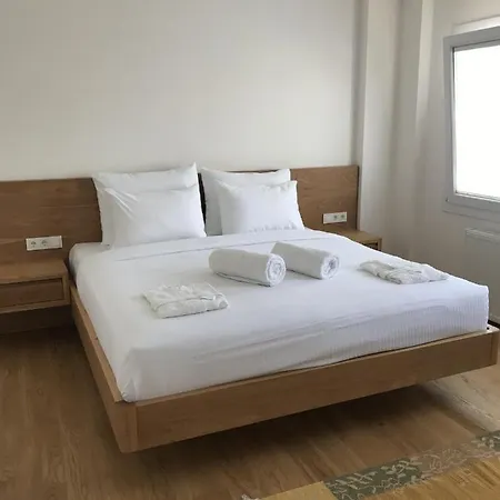 Sleeps 8 Air Con Wifi Villa
