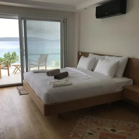 Sleeps 8 Air Con Wifi Villa *